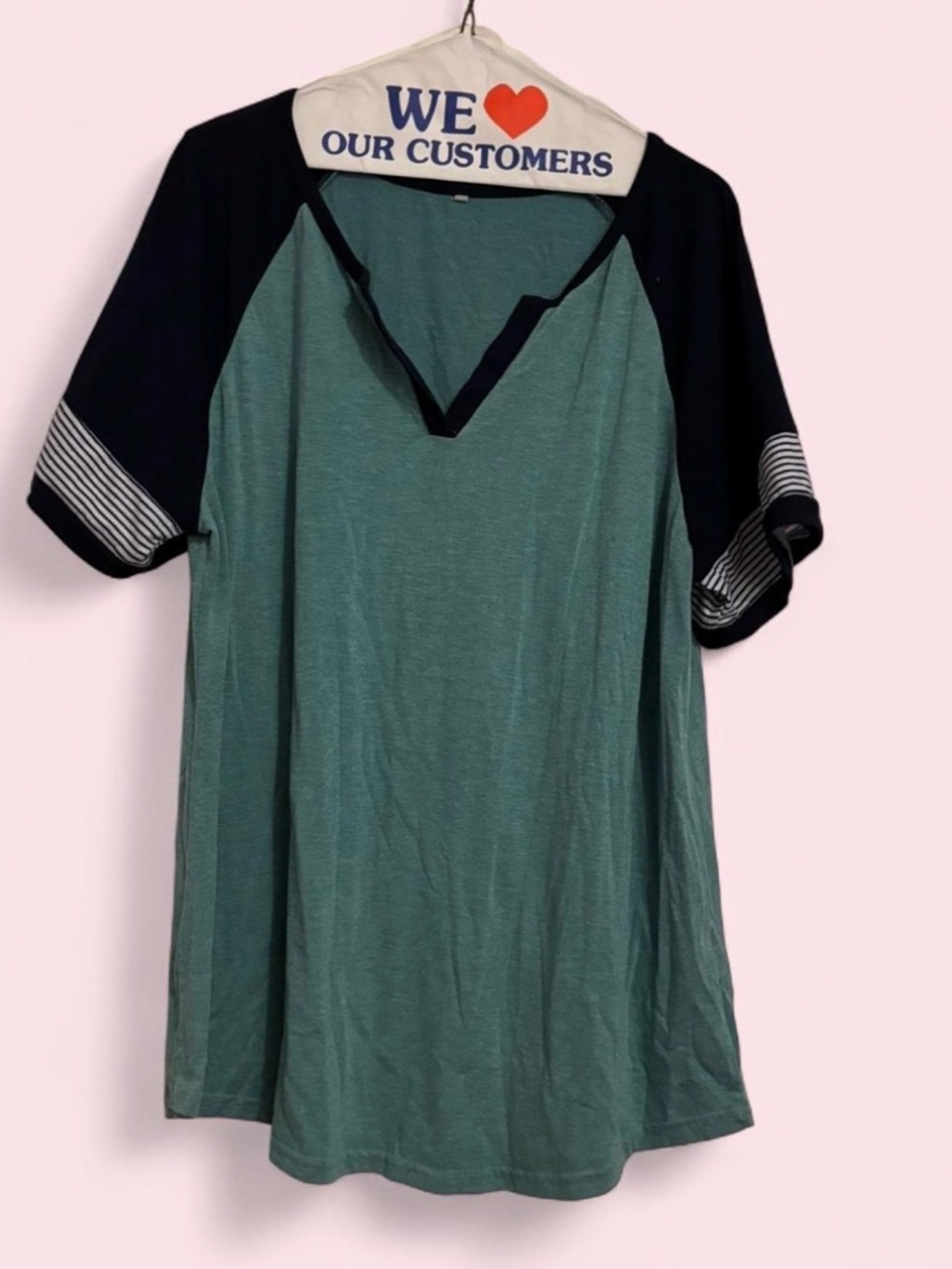 Source Unknown Green V-Neck Raglan Tee with Black Sleeves